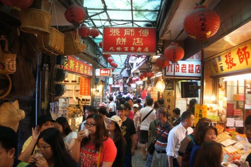 The narrow streets of Jiufen